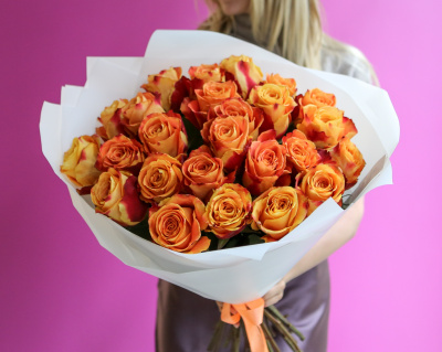 Букет из 25 роз сорта SILANTOI